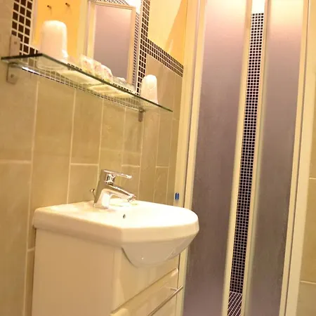 Gasthuis Tiburtina House 2*