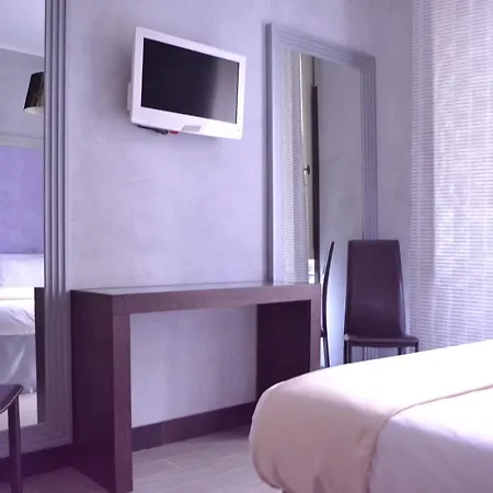 Tiburtina House Gasthuis 2*
