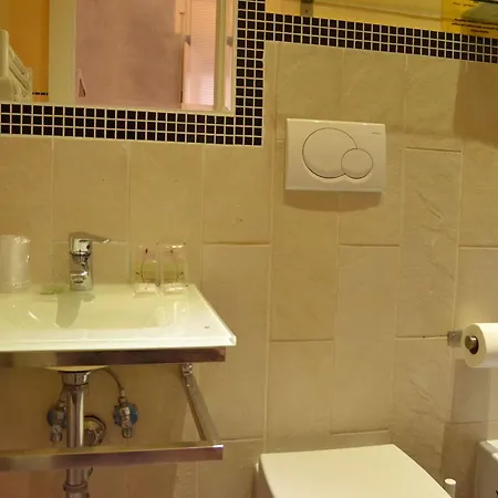 Tiburtina House Affittacamere 2*